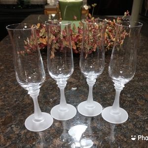 Gorgeous Set Of 4 Champagne Flutes